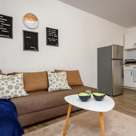 Center House With Apartman *