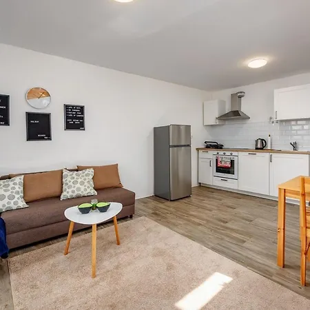 Apartment Center House With Umag