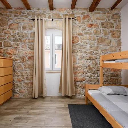 Center House With Umag
