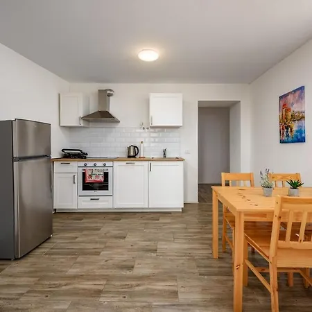 Apartment Center House With Umag