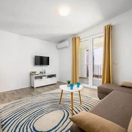 Center House With Apartment Umag