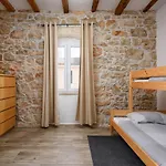 Center House With Umag