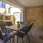 Center House With Apartmán Umag