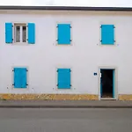 Center House With * Umag